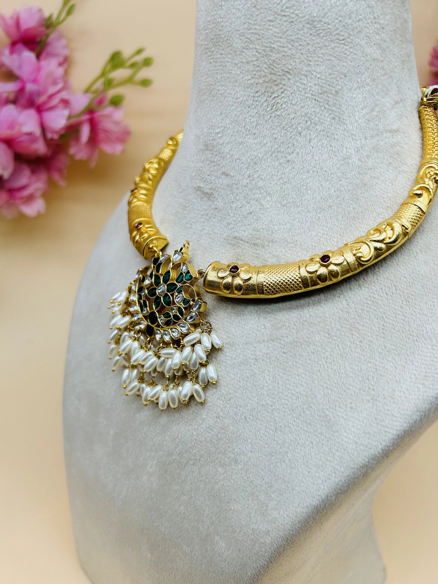 HASLI KUNDAN NECKLACE