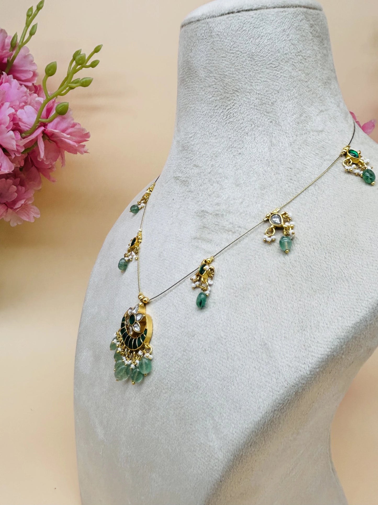 INVISIBLE CHAIN PENDANT SET
