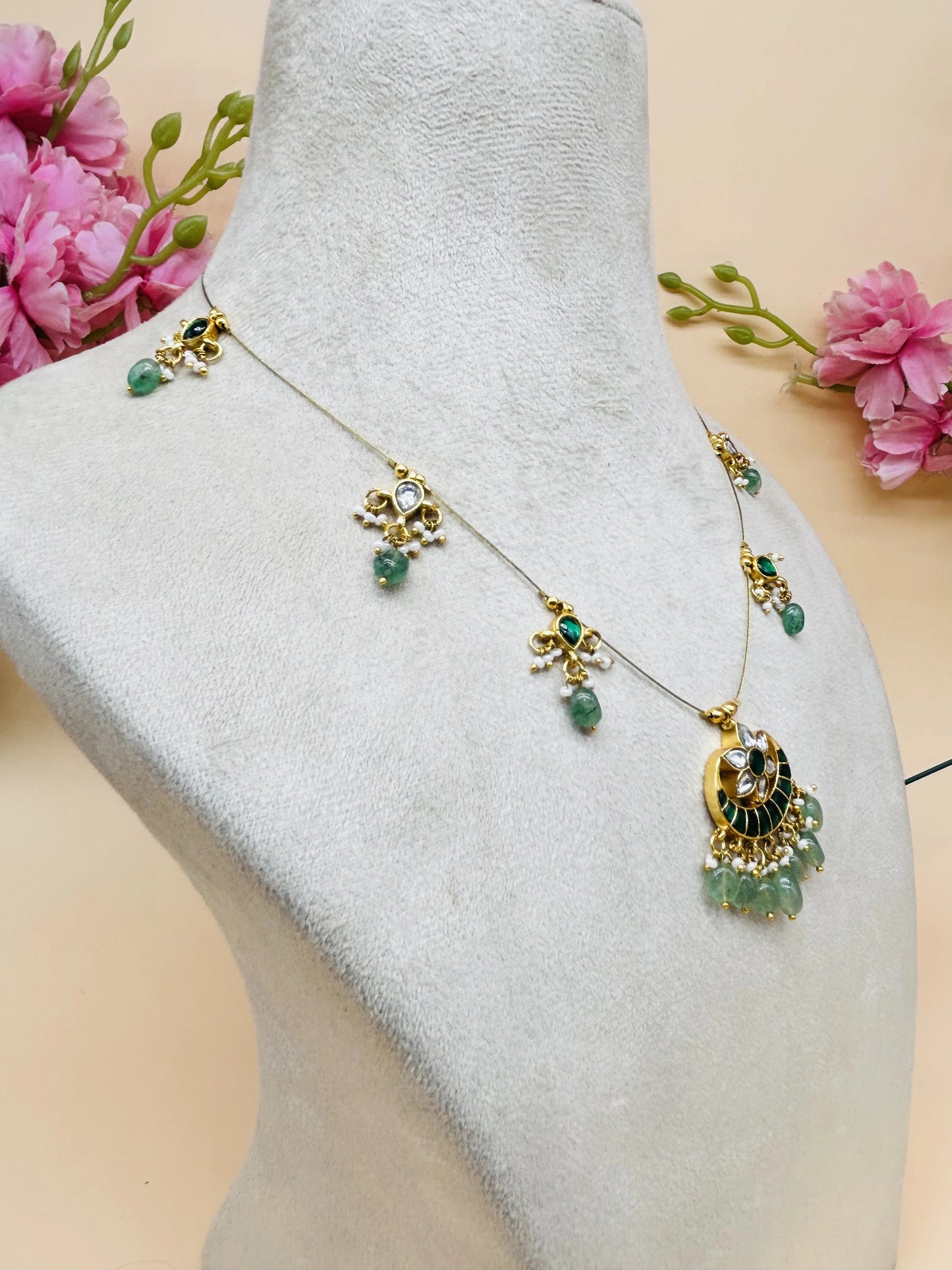 INVISIBLE CHAIN PENDANT SET