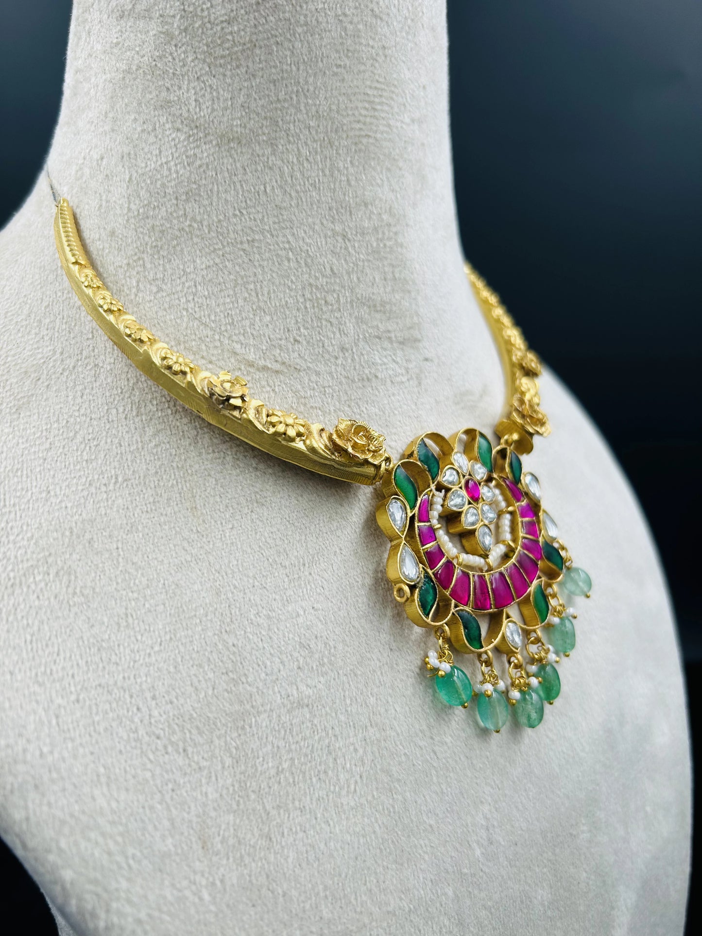 HASLI KUNDAN NECKLACE SET