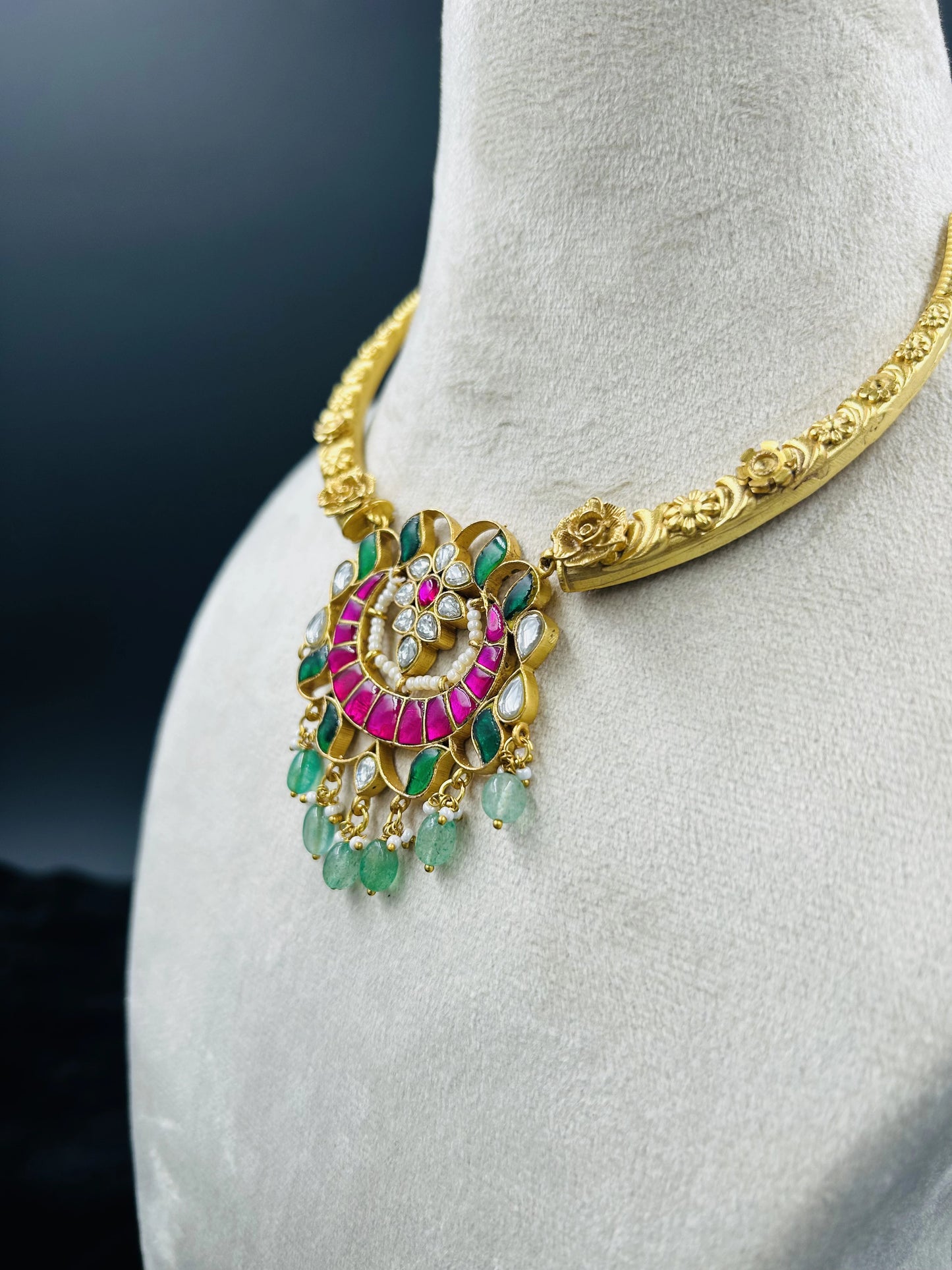 HASLI KUNDAN NECKLACE SET